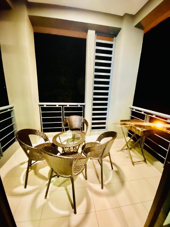 Faizal Madhi Homestay Kuching Exterior foto